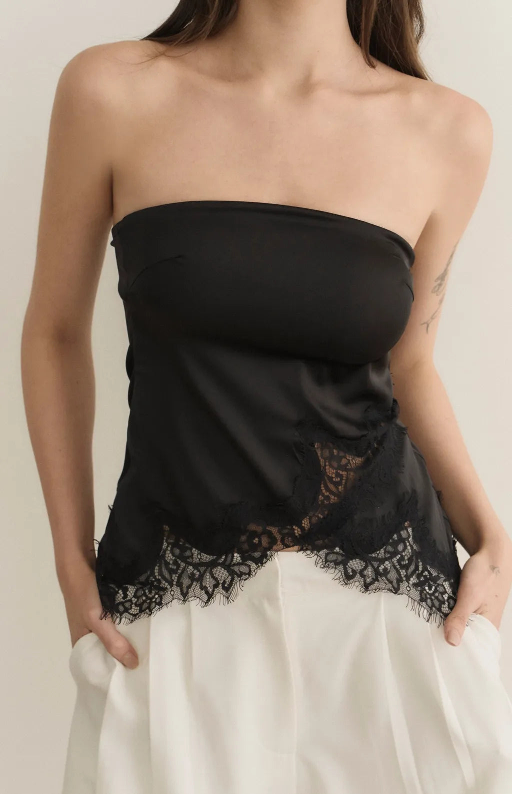 Satin Lace Trim Strapless Bra Top<br/>緞面蕾絲鑲邊平口Bra Top