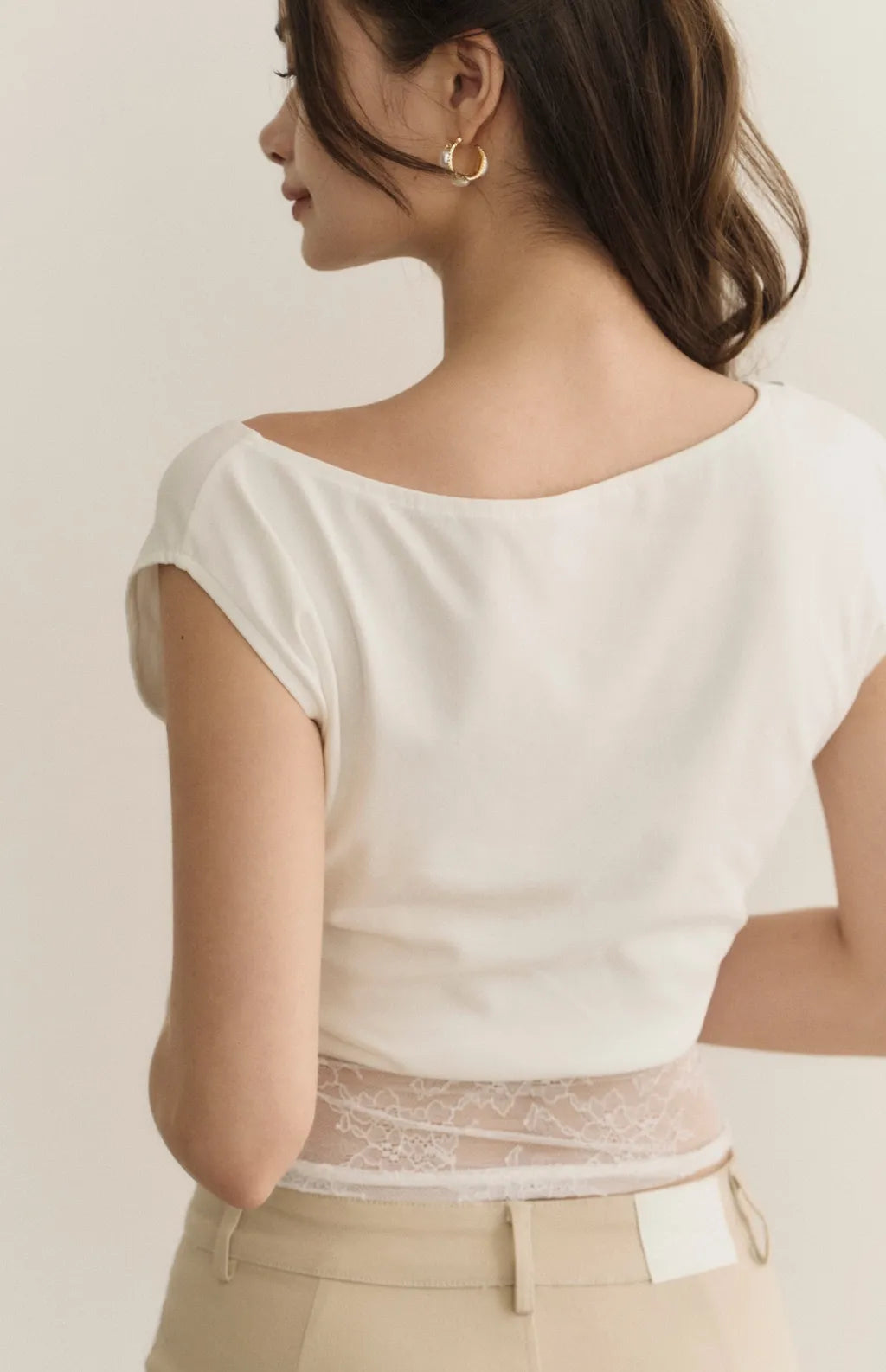 Asymmetric Lace Panel Bra Top<br/>斜領露肩拼接蕾絲Bra Top