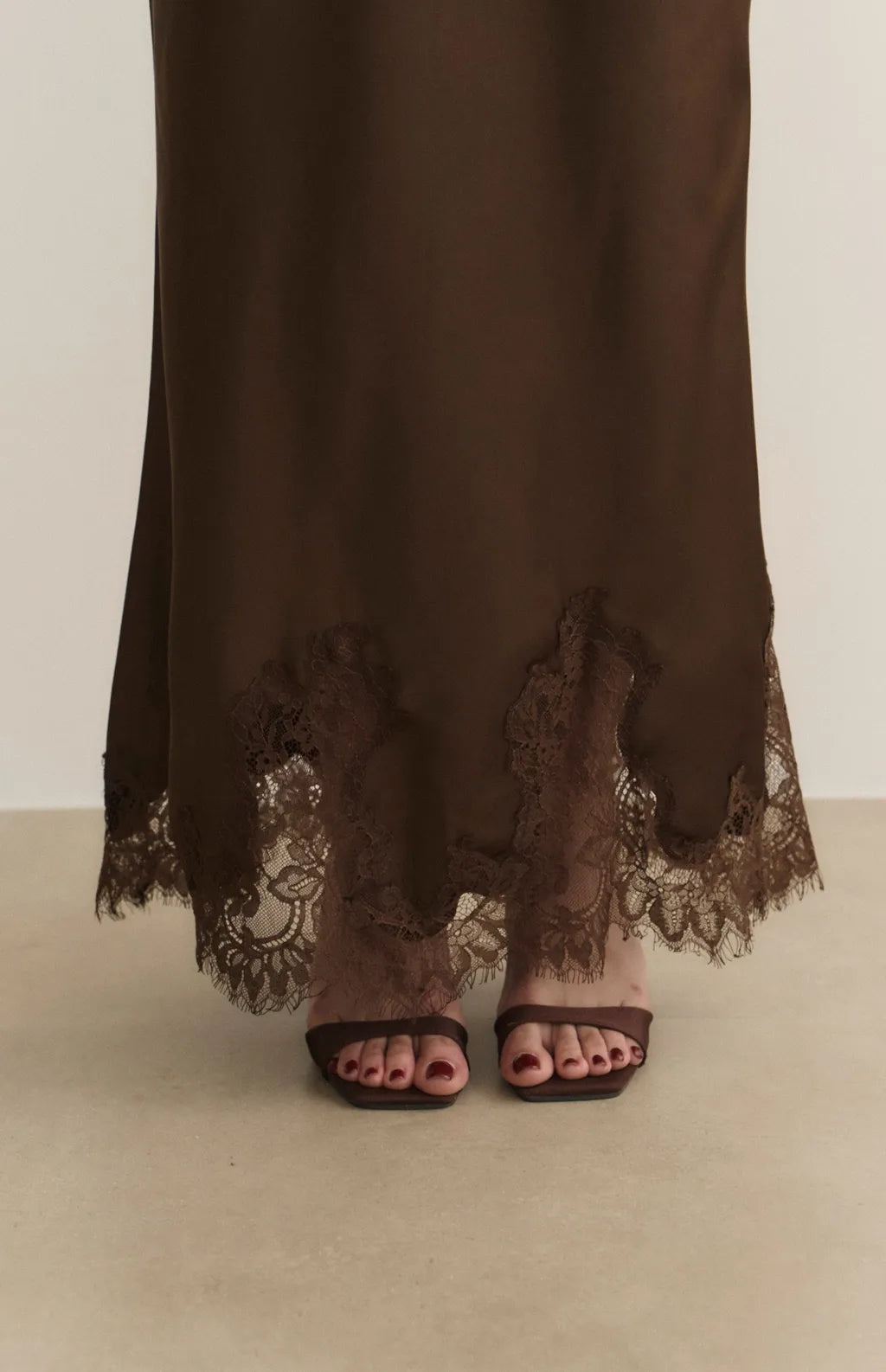 Satin Lace Trim Mermaid Maxi Skirt<br/>緞面蕾絲鑲邊魚尾裙
