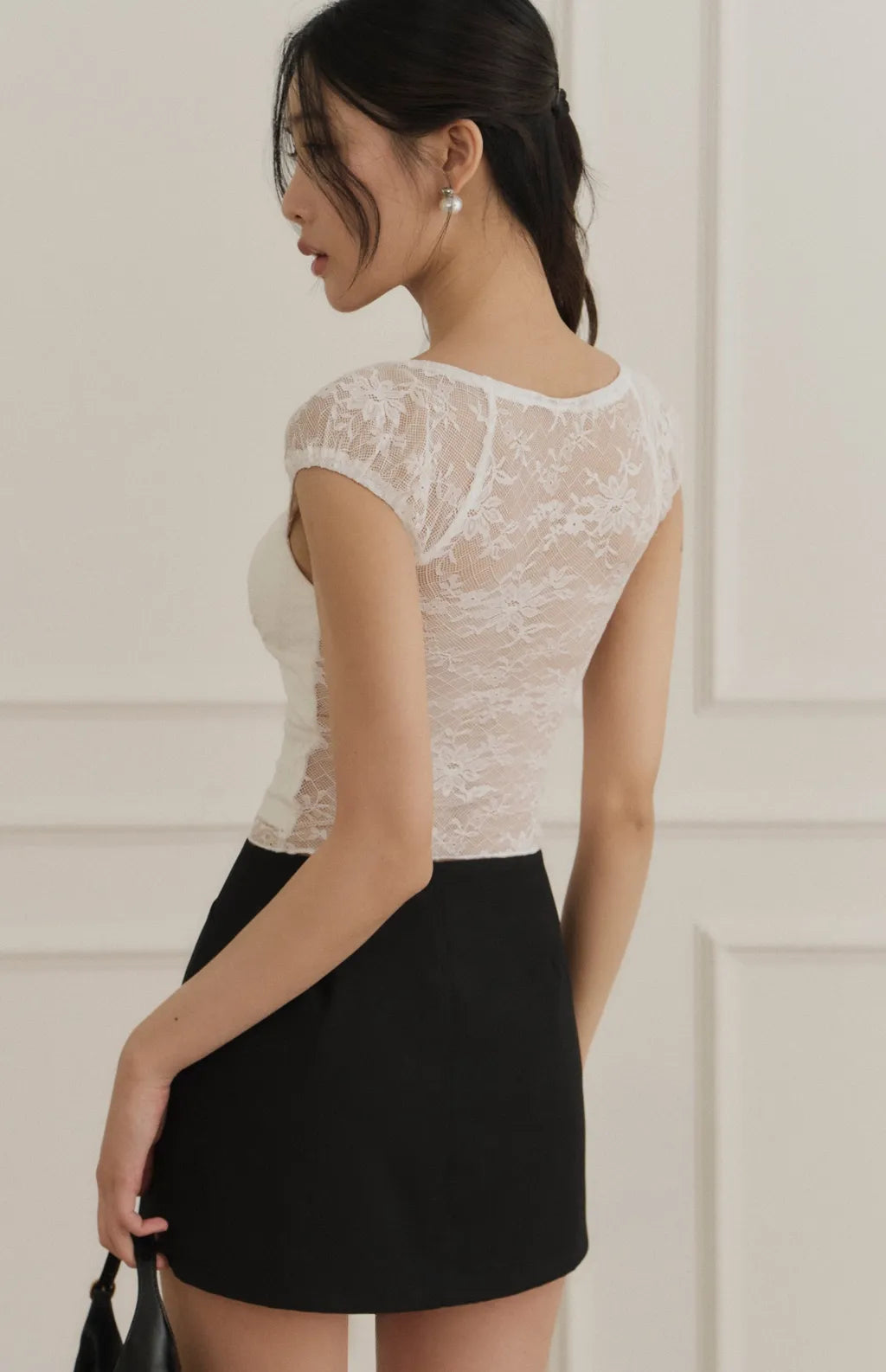 Sheer Lace Tie-Front Square-Neck Bra Top<br/>蕾絲抽繩方領透膚Bra Top