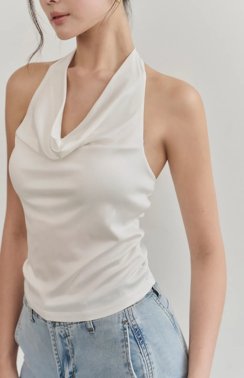 Satin Cowl-Neck Halter Bra Top<br/>法式緞光垂領削肩Bra Top