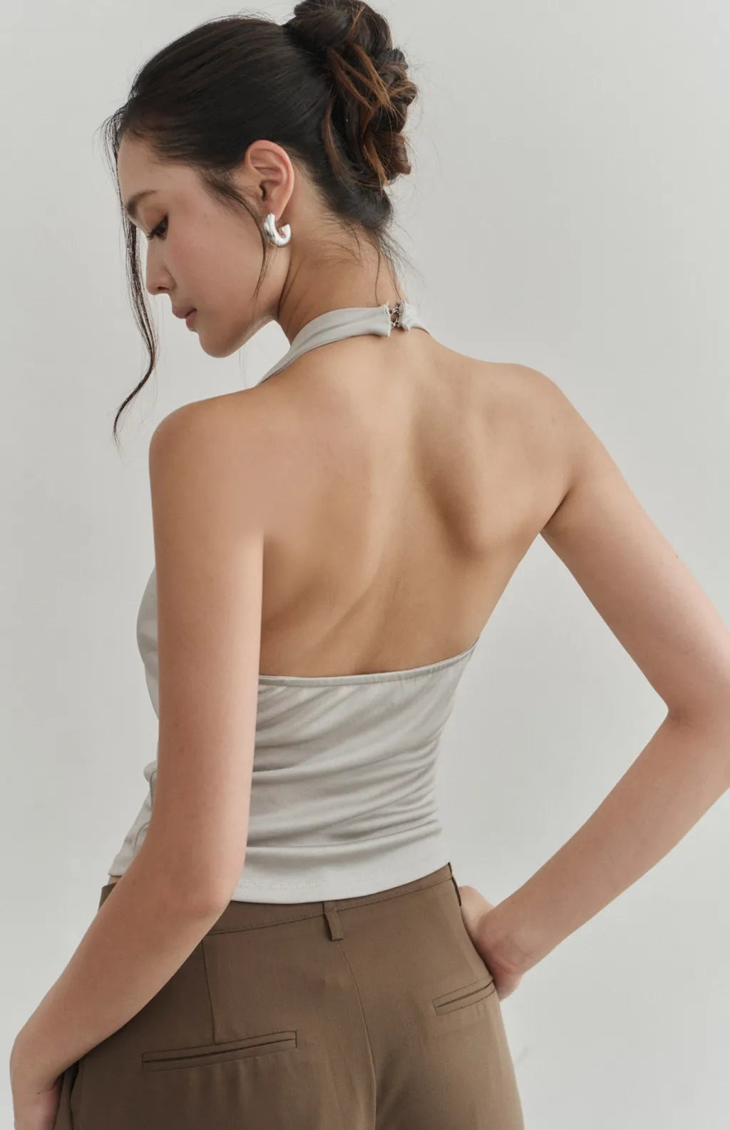 Satin Cowl-Neck Halter Bra Top<br/>法式緞光垂領削肩Bra Top