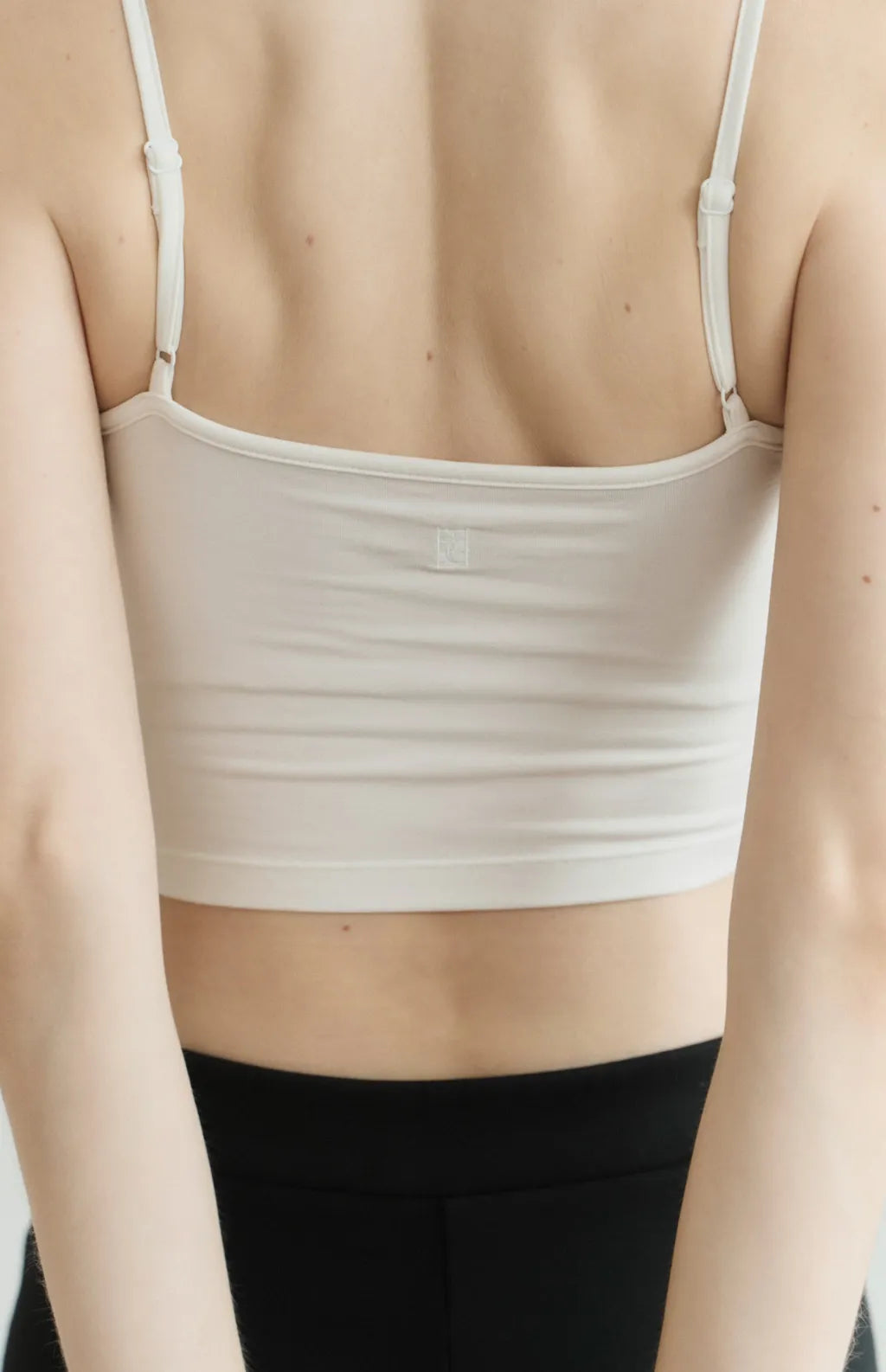 Barely-There Scoop-Neck Cami Bra Top<br/>輕裸完美U領細肩Bra Top