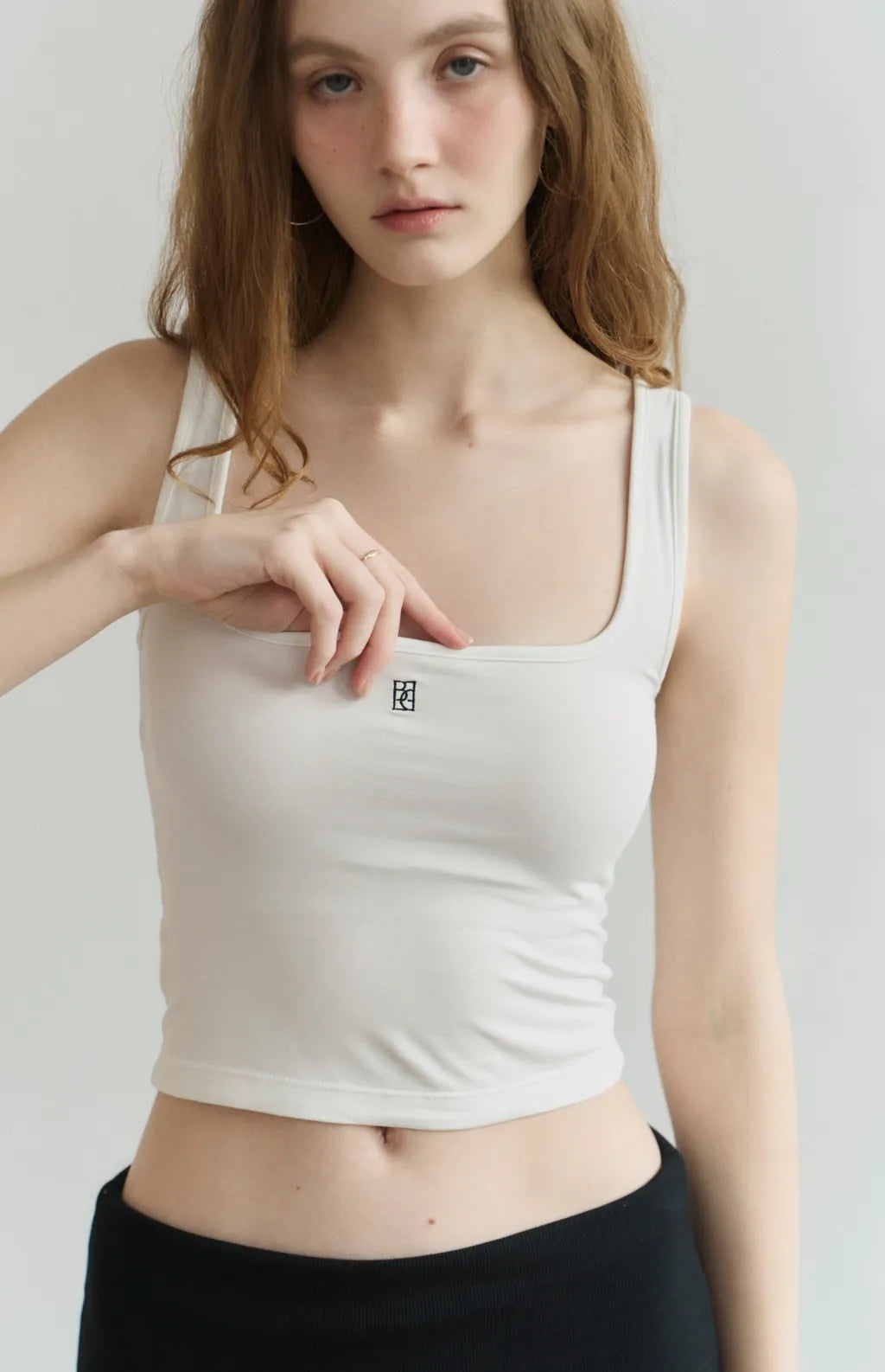 Barely-There Square-Neck Bra Top<br/>輕裸寬肩方領品牌刺繡Bra Top