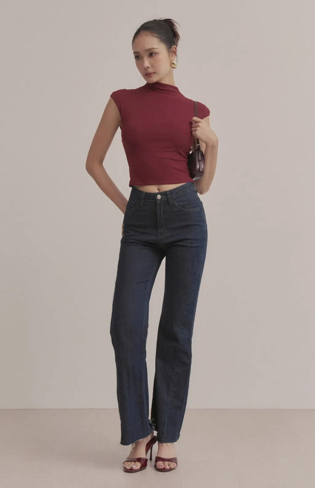 Soft Ribbed Mock-Neck Cap-Sleeve Crop Bra Top<br/>柔彈羅紋高領包肩Bra Top