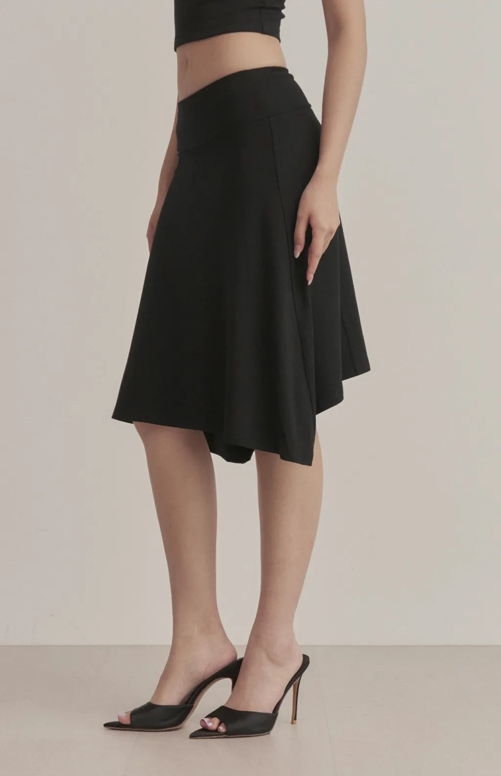 Asymmetric Flared Knit Midi Skirt<br/>不對稱傘擺中長裙