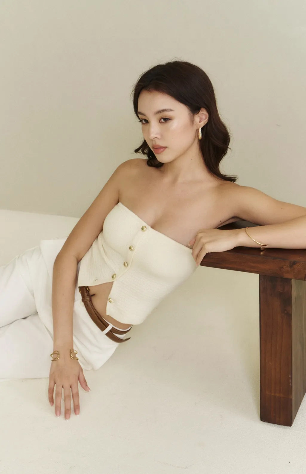 Front Button Strapless Bra Top<br/>質感織紋排釦平口Bra Top By Beigy - Milu