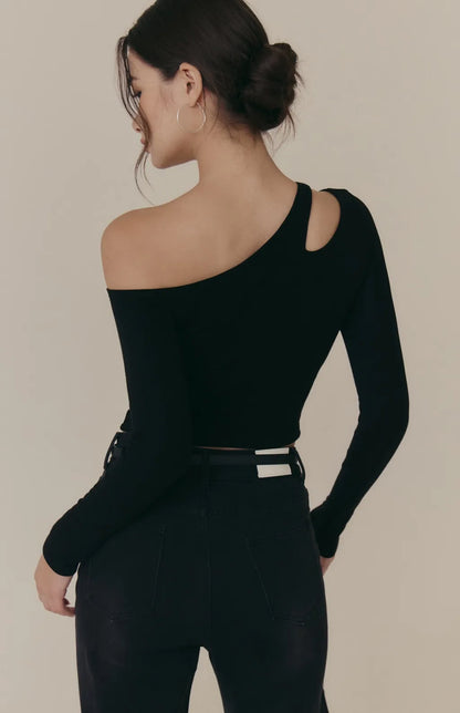 Cozy Wool-Blend One Shoulder Long Sleeve Bra Top<br/>羊毛暖絨不對稱簍空長袖Bra Top