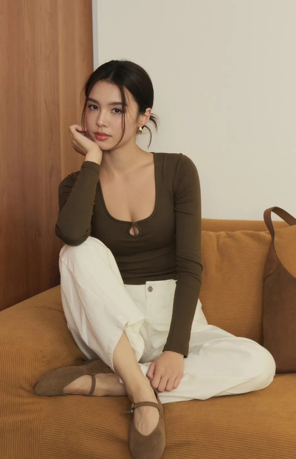 Ring-Button Long-Sleeve Bra Top<br/>心機開釦鏤空磨毛長袖Bra Top