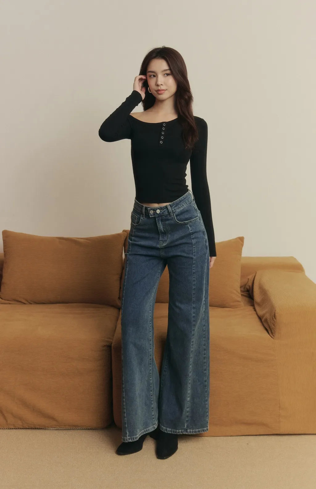 Off-Shoulder Buttoned Long-Sleeve Bra Top<br/>斜肩可開釦長袖Bra Top