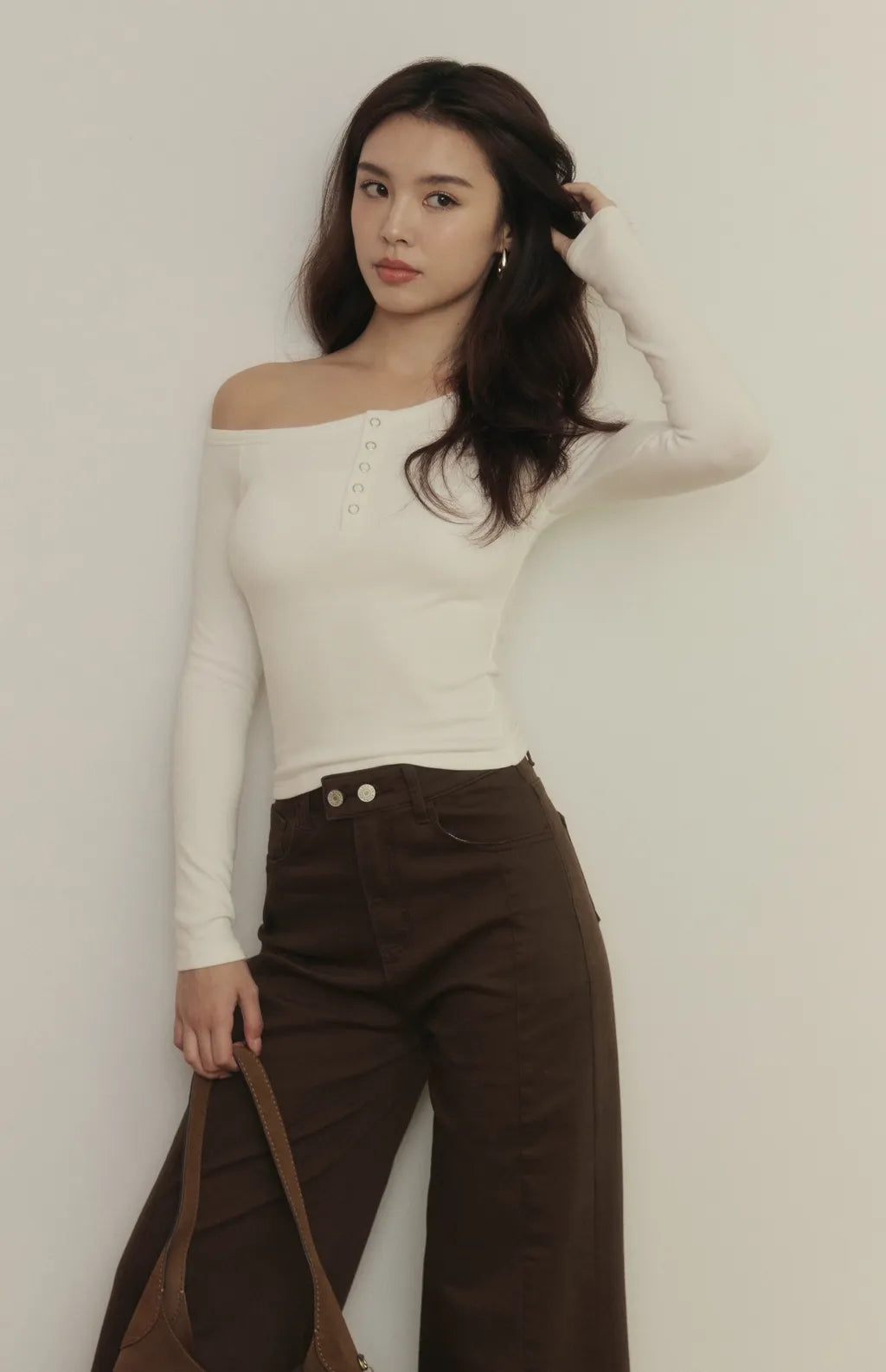 Off-Shoulder Buttoned Long-Sleeve Bra Top<br/>斜肩可開釦長袖Bra Top