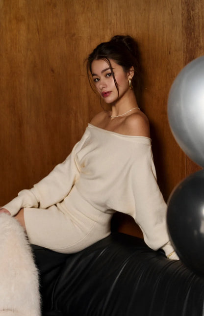 Cozy Knit Off-Shoulder Bodycon Mini Dress<br/>慵懶針織長袖包臀洋裝