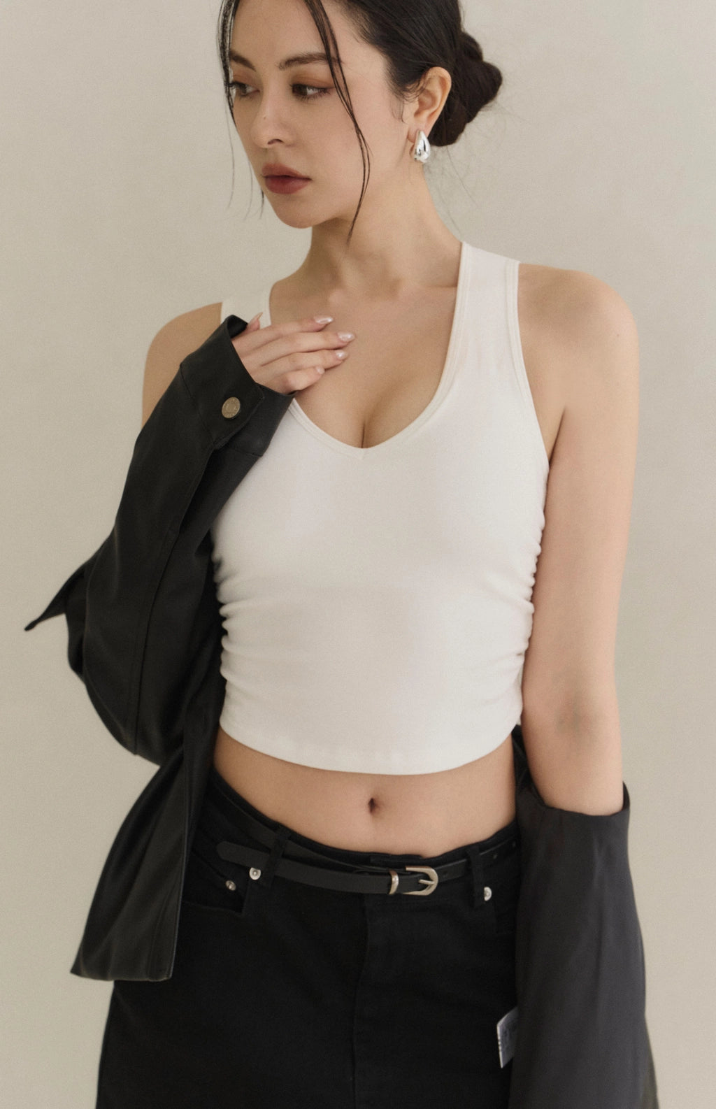 Wide Strap V-Neck Side-Ruched Sueded Bra Top<br/>寬肩V領側抓皺磨毛Bra Top