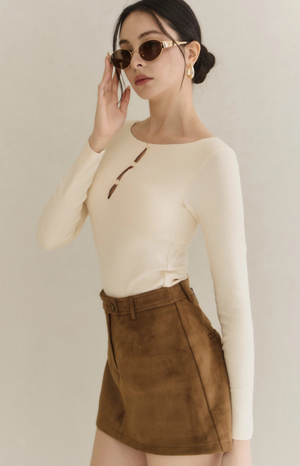 Boat-Neck Cutout Ribbed Bra Top<br/>船型領鏤空坑條長袖Bra Top