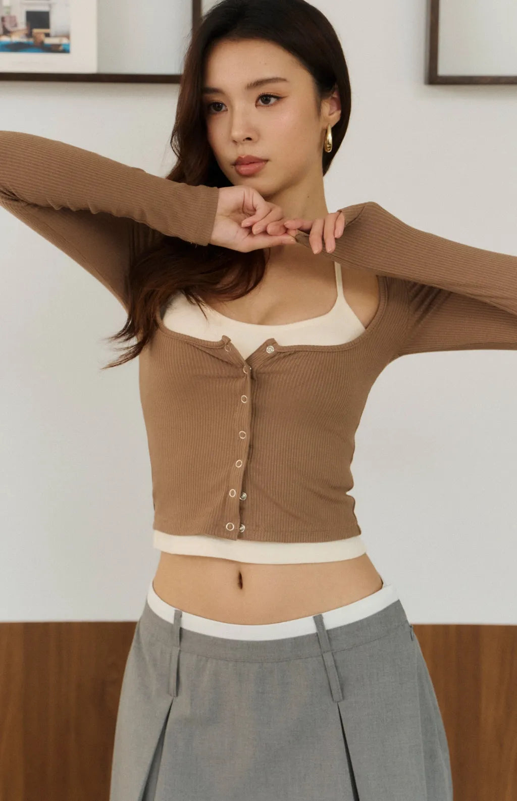 (現貨) Ribbed Faux-Layer Halter Button Bra Top<br/>坑條綁帶假兩件罩衫Bra Top