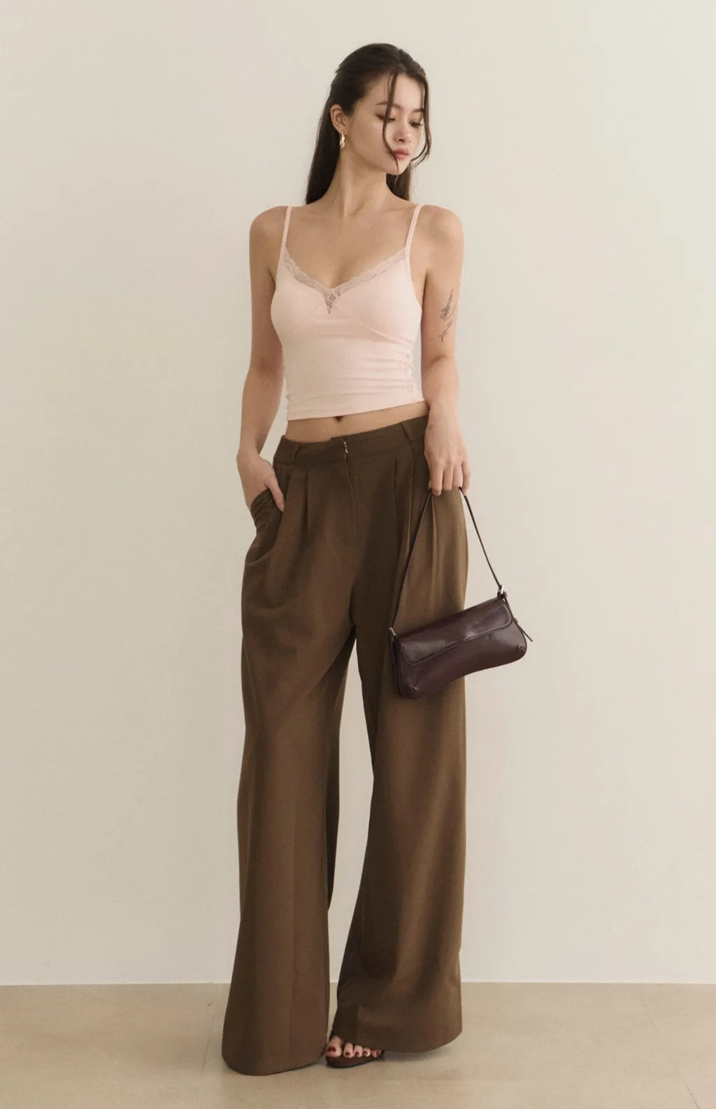 Lace-Trim Spaghetti Strap Bra Top<br/>細肩蕾絲簍空Bra Top