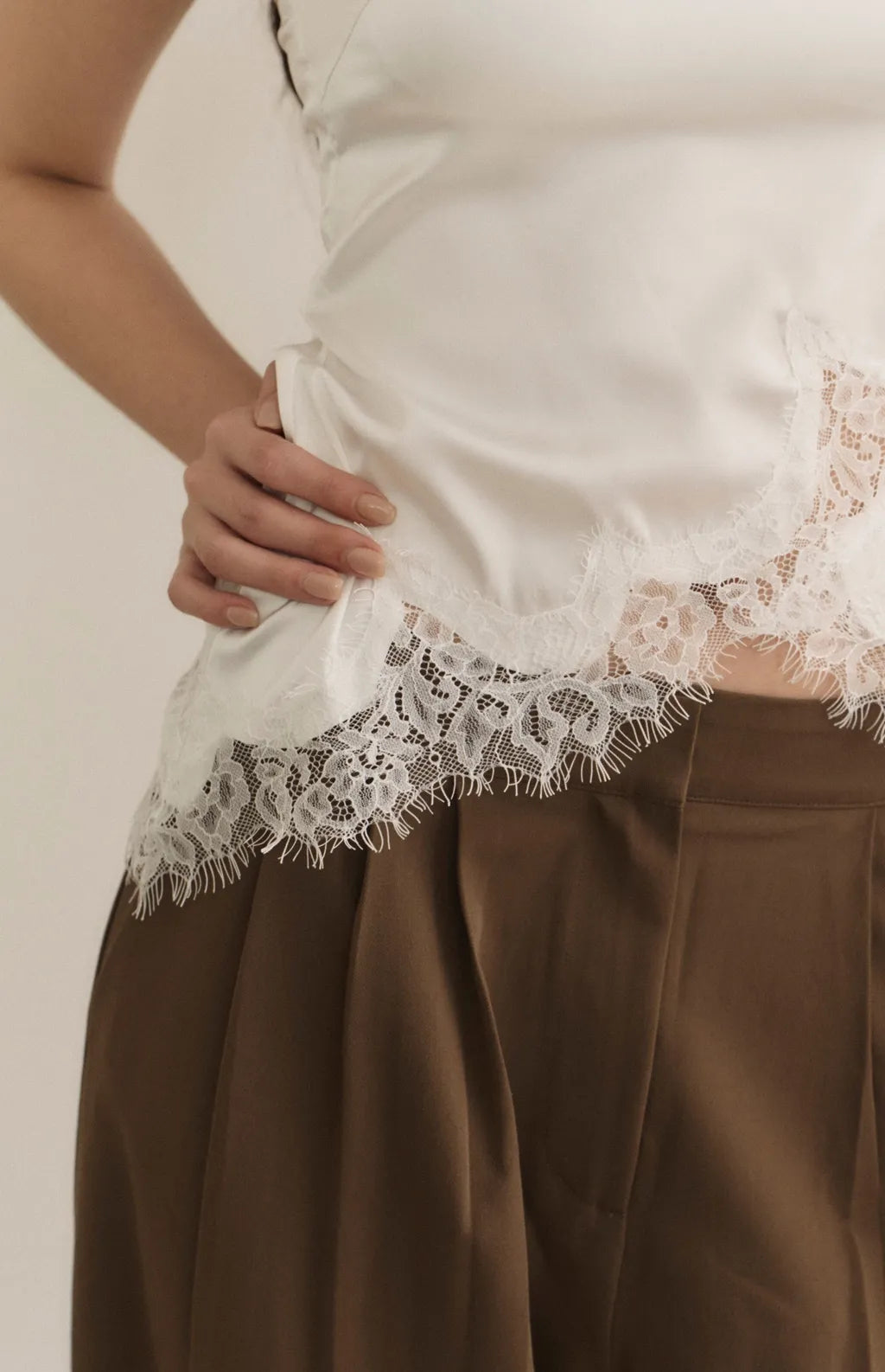 Satin Lace Trim Strapless Bra Top<br/>緞面蕾絲鑲邊平口Bra Top