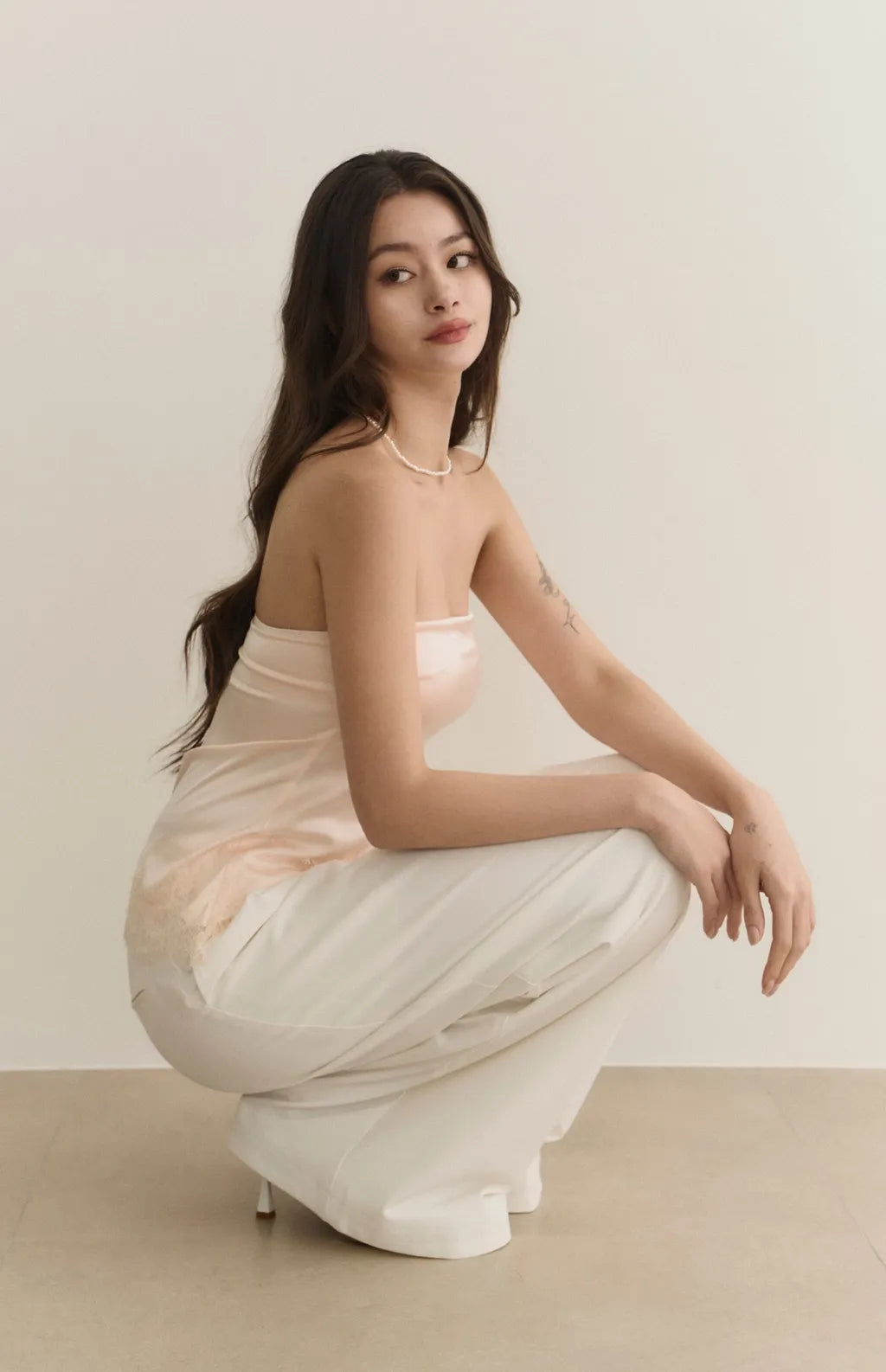 Satin Lace Trim Strapless Bra Top<br/>緞面蕾絲鑲邊平口Bra Top