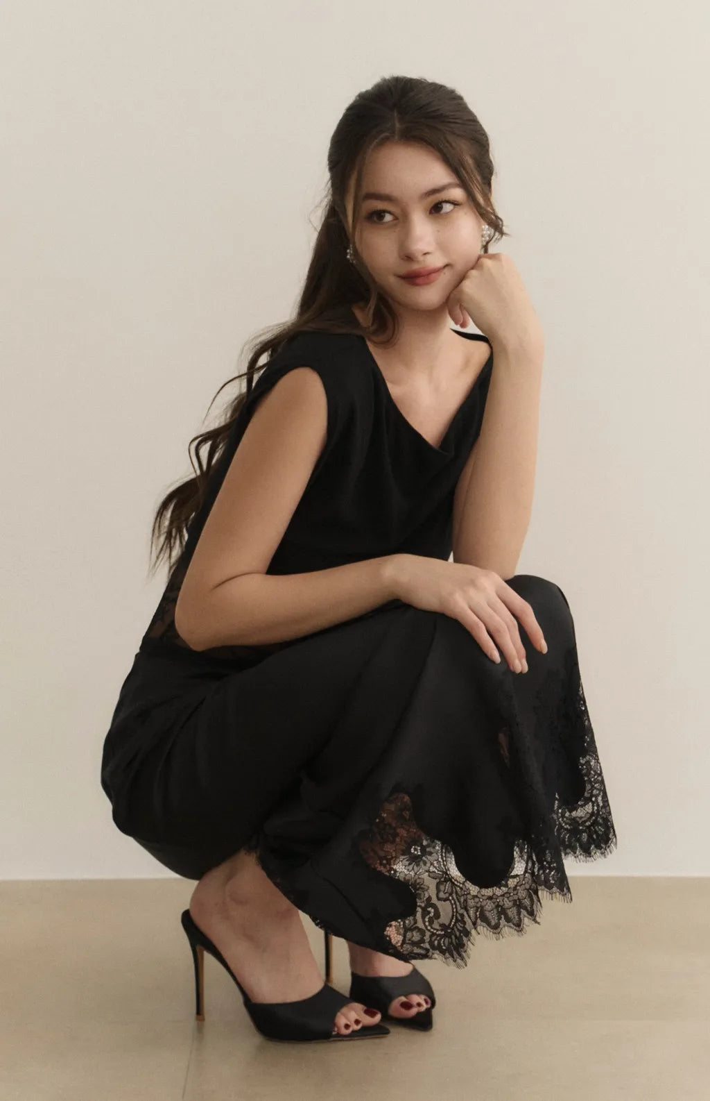 Asymmetric Lace Panel Bra Top<br/>斜領露肩拼接蕾絲Bra Top