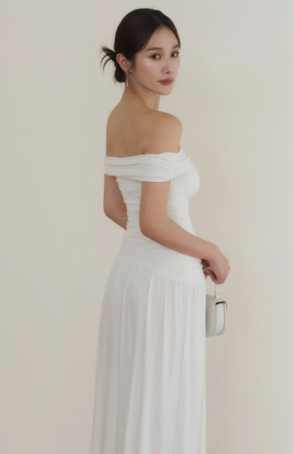 Off-Shoulder Ruched Maxi Bra Dress<br/>法式平肩抓皺修身Bra Dress