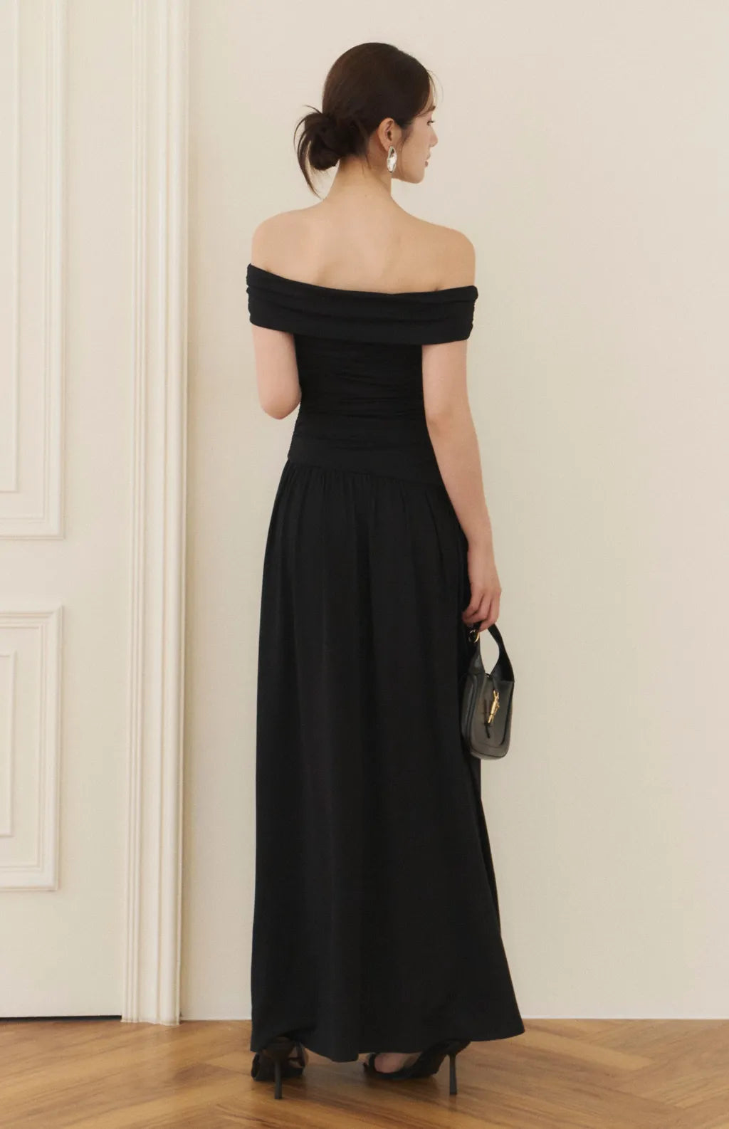 Off-Shoulder Ruched Maxi Bra Dress<br/>法式平肩抓皺修身Bra Dress