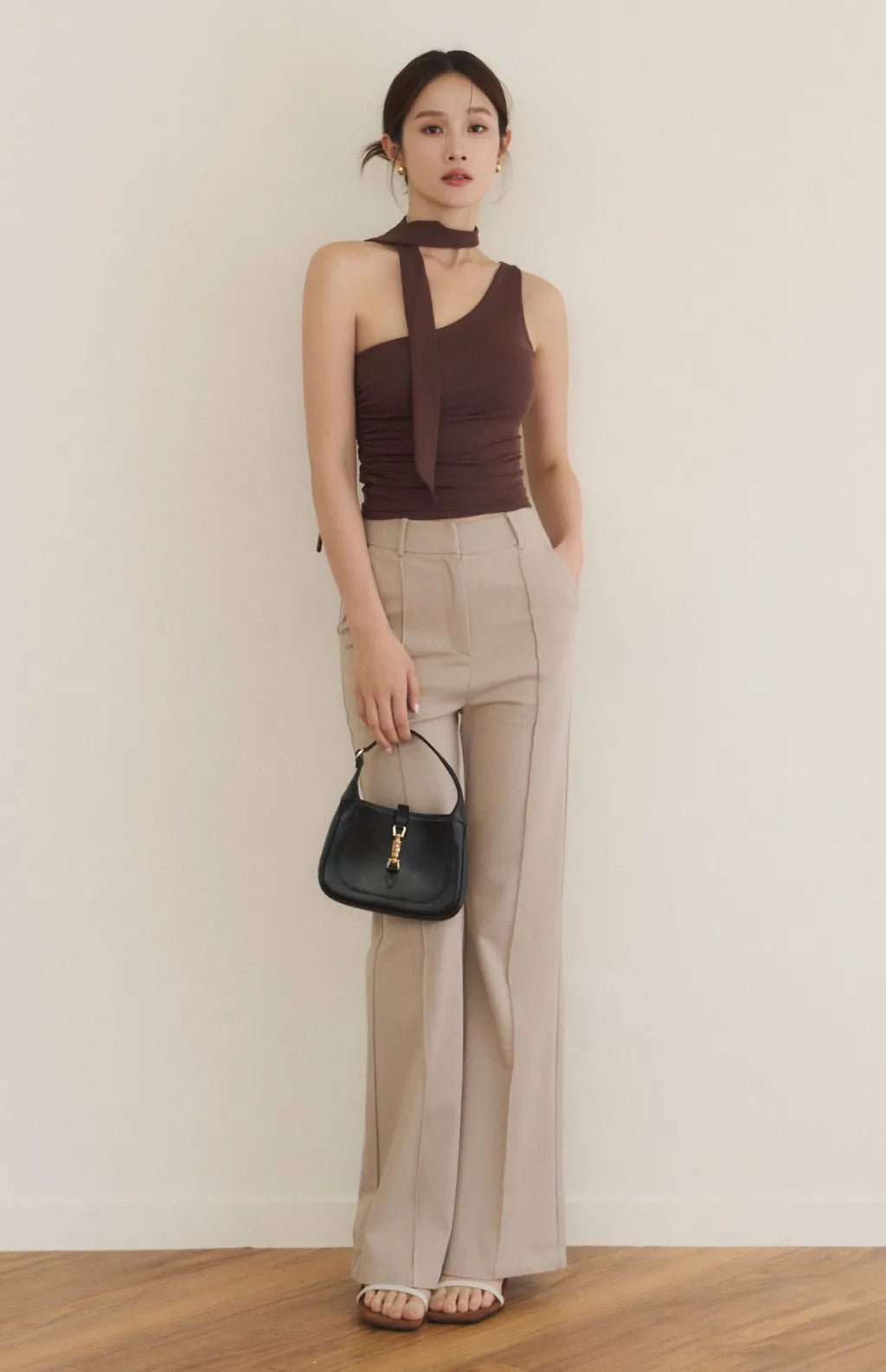 One-Shoulder Ruched Bra Top with Scarf<br/>單肩繞脖抓皺Bra Top(附領巾)