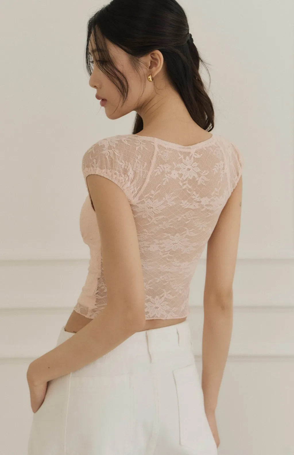 Sheer Lace Tie-Front Square-Neck Bra Top<br/>蕾絲抽繩方領透膚Bra Top