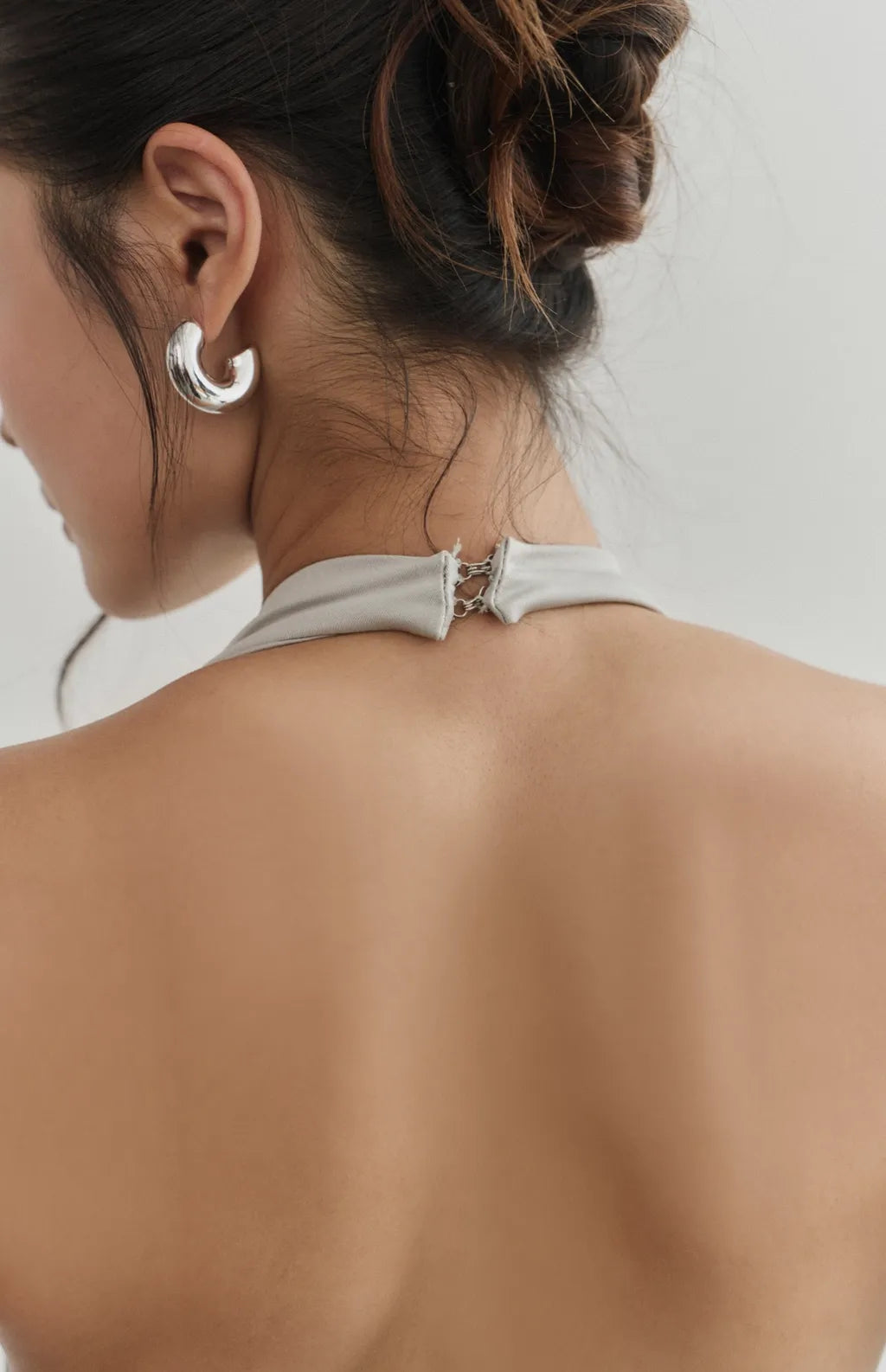 Satin Cowl-Neck Halter Bra Top<br/>法式緞光垂領削肩Bra Top