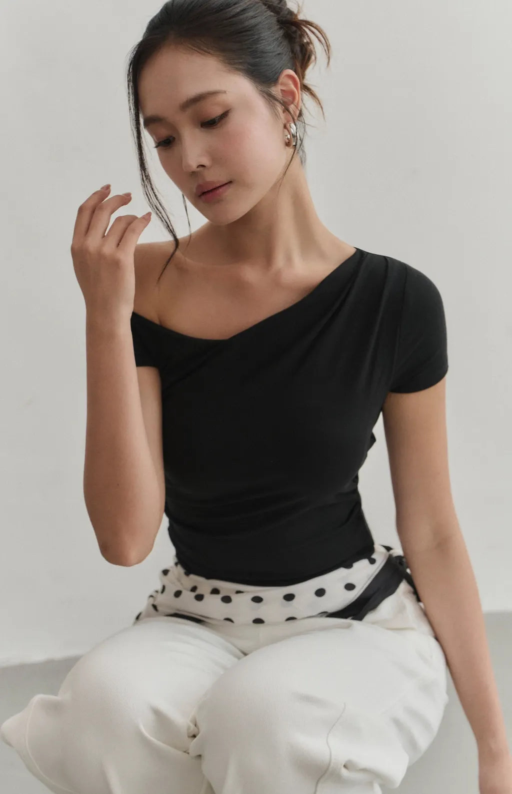 Asymmetric Ruched Short-Sleeve Bra Top<br/>斜領不對稱抓皺短袖Bra Top