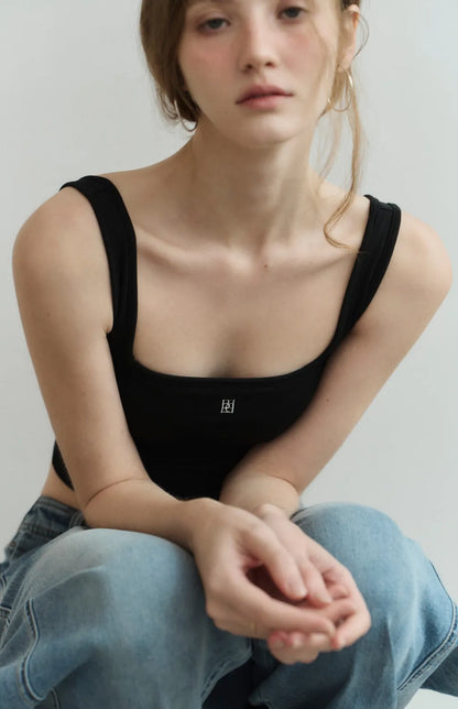 Barely-There Square-Neck Bra Top<br/>輕裸寬肩方領品牌刺繡Bra Top