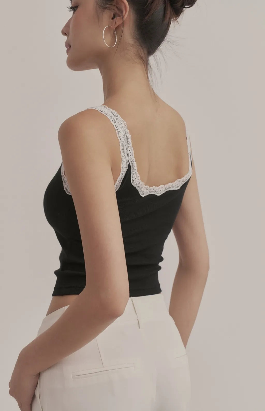 Contrast Lace Scoop-Neck Ribbed Bra Top<br/>羅紋撞色蕾絲U領Bra Top
