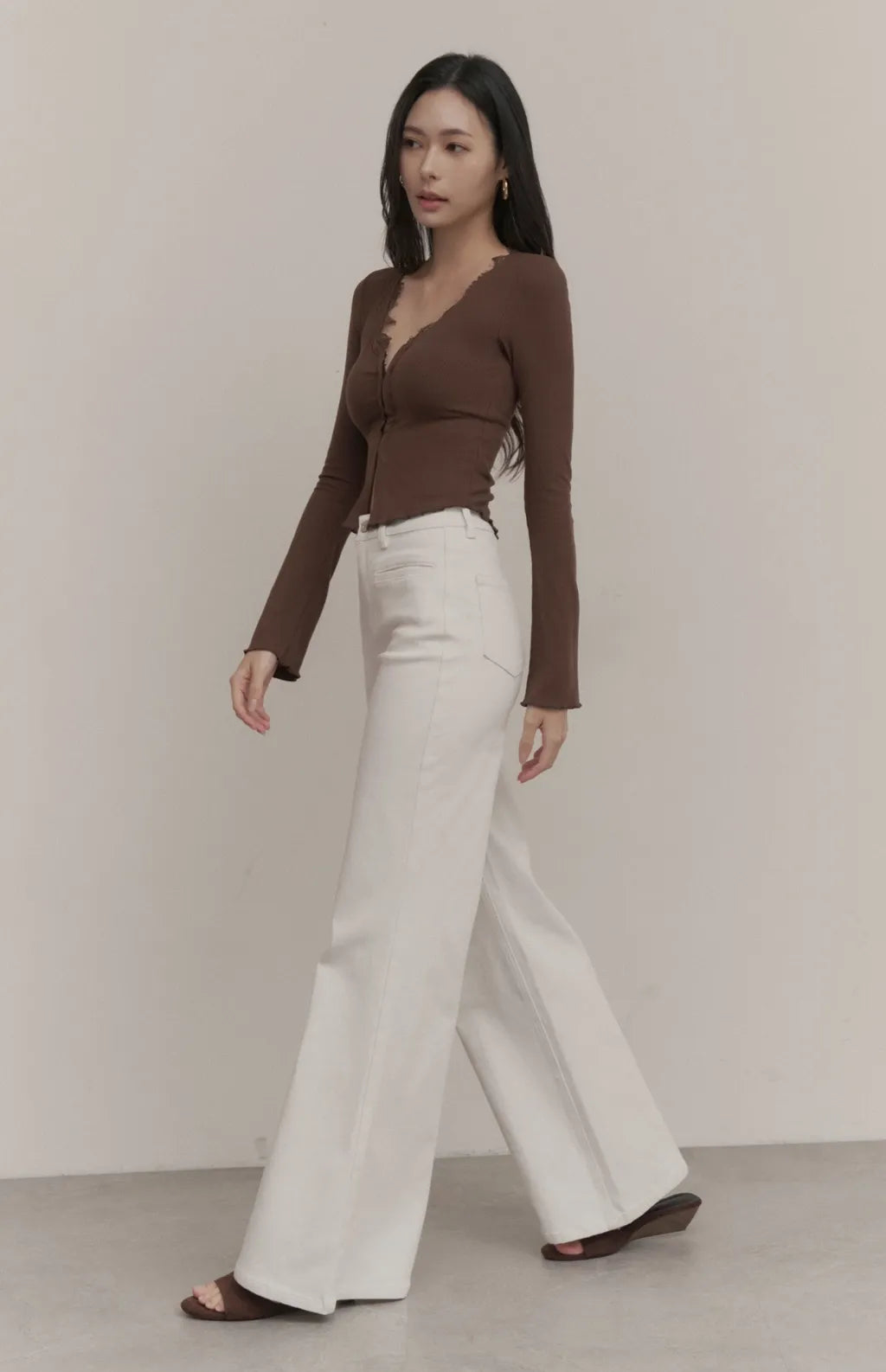 High-Waisted Welt-Pocket Flared Jeans<br/>高腰貼邊口袋牛仔喇叭褲