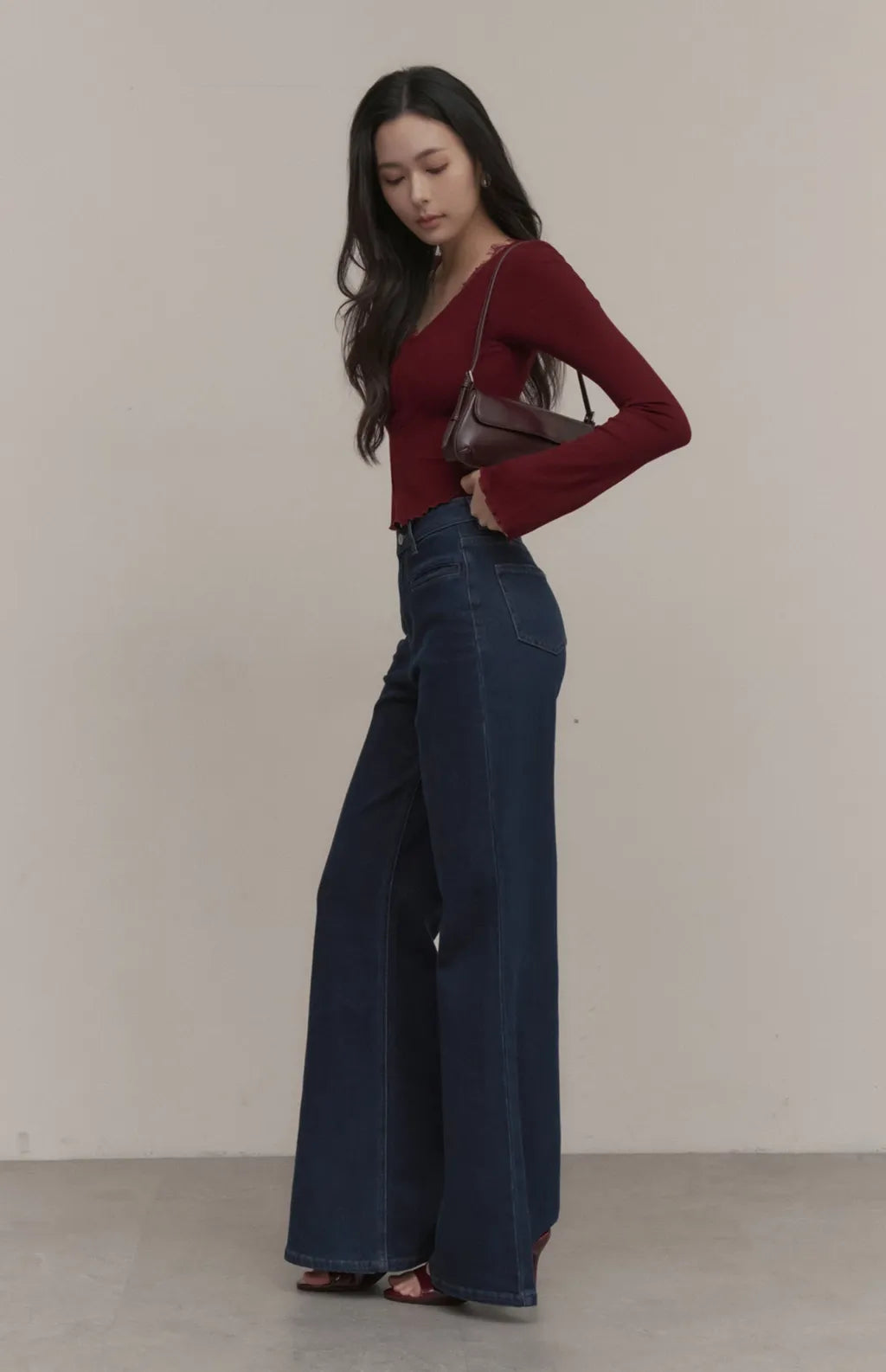 High-Waisted Welt-Pocket Flared Jeans<br/>高腰貼邊口袋牛仔喇叭褲