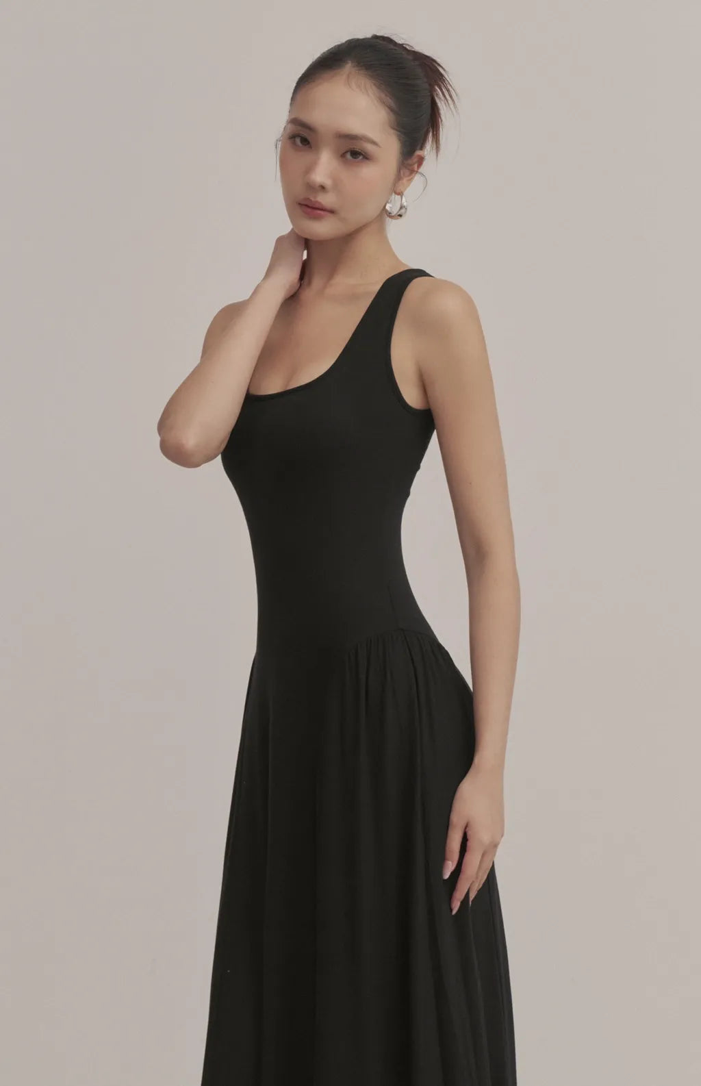 Square-Neck Ruched Maxi Bra Dress<br/>方領削肩抓皺修身Bra Dress