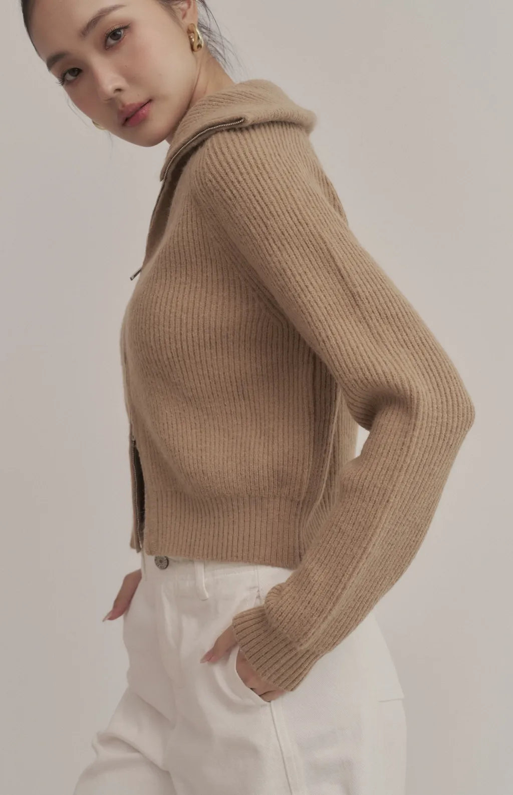 Ribbed Collared Two-Way Zip Knit Jacket<br/>坑條翻領拉鍊針織外套