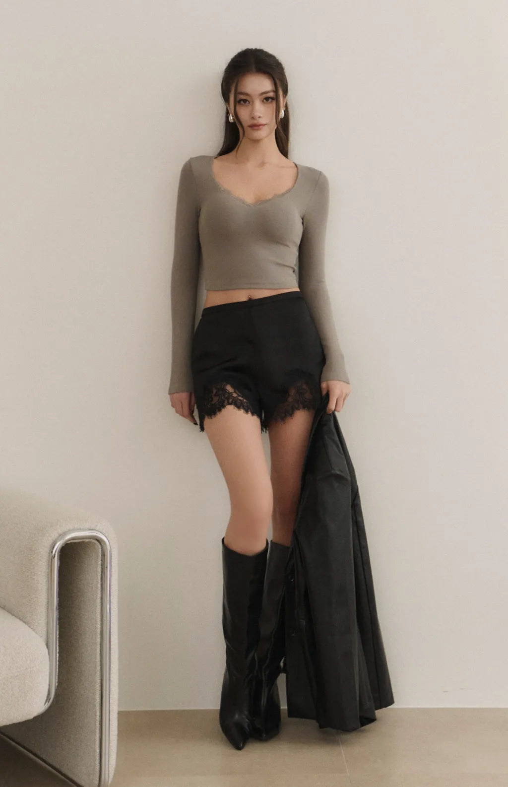 Satin Lace-Trim Elastic-Back Shorts<br/>質感緞面蕾絲後鬆緊短褲