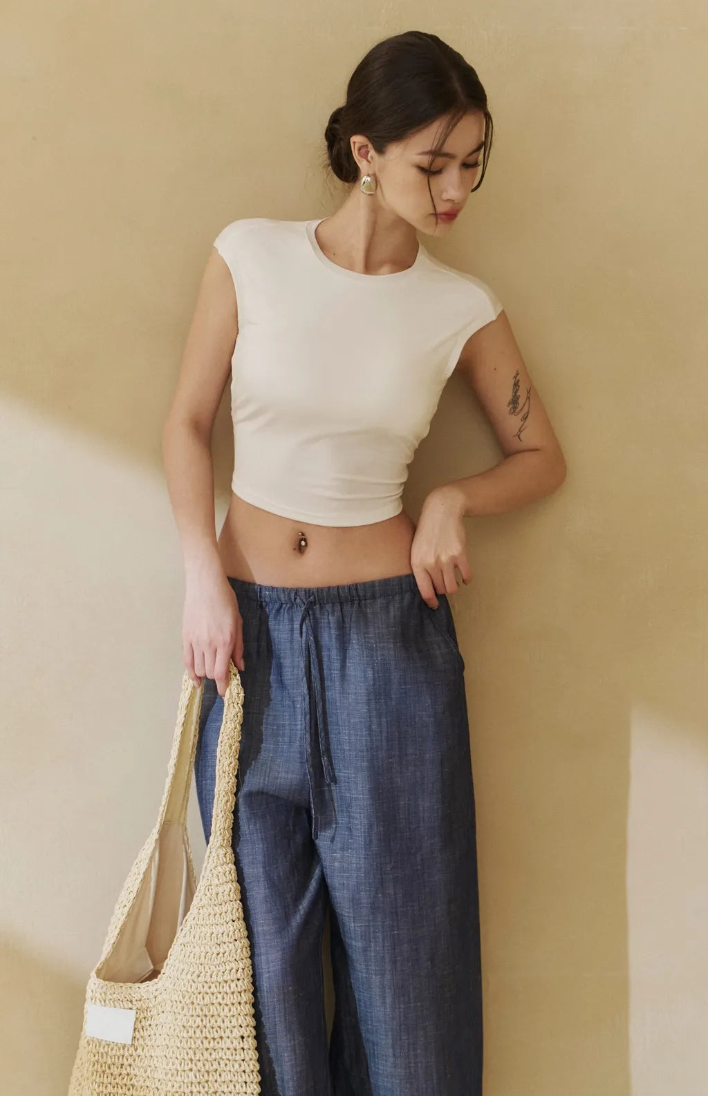 Tencel Drawstring Wide-Leg Jeans<br/>天絲感抽繩牛仔寬褲