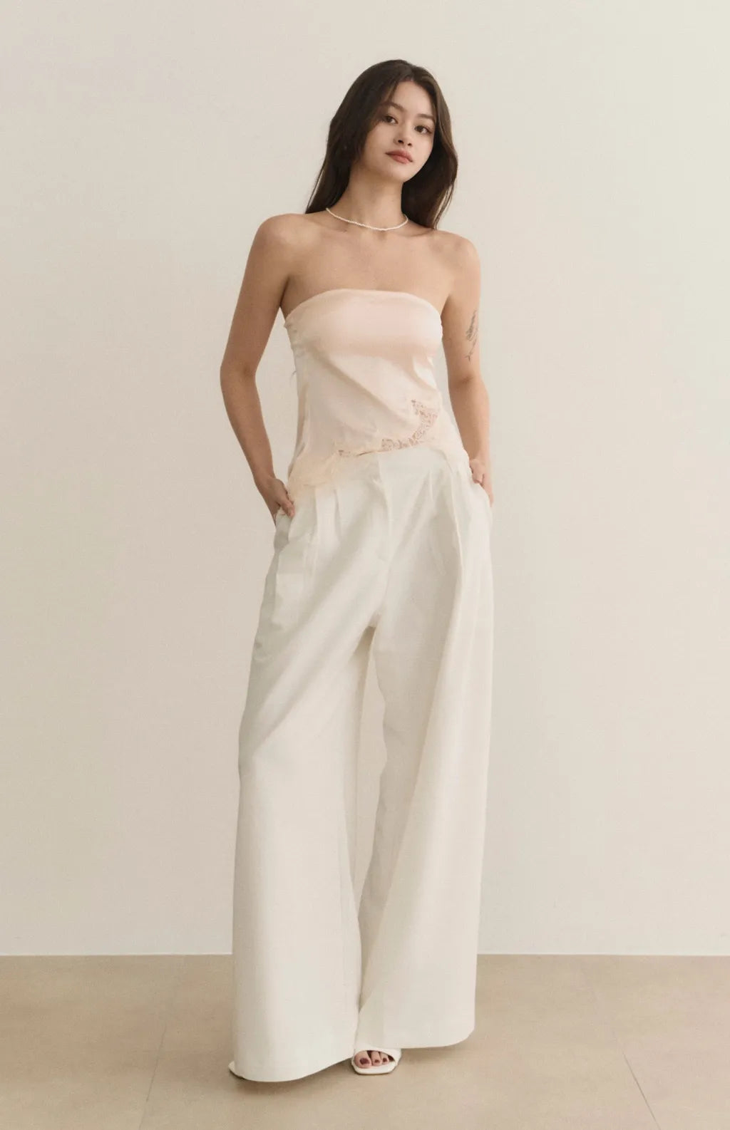 Satin Lace Trim Strapless Bra Top<br/>緞面蕾絲鑲邊平口Bra Top