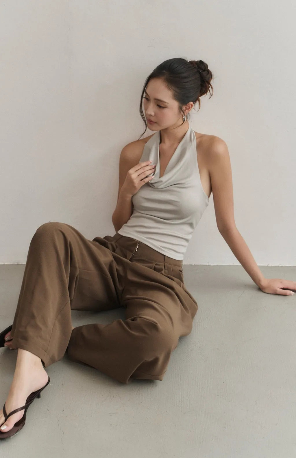 Satin Cowl-Neck Halter Bra Top<br/>法式緞光垂領削肩Bra Top