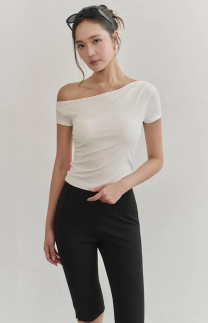 High-Waist Stretch Side-Slit Capri Shorts<br/>高腰彈力修身開岔Capri褲