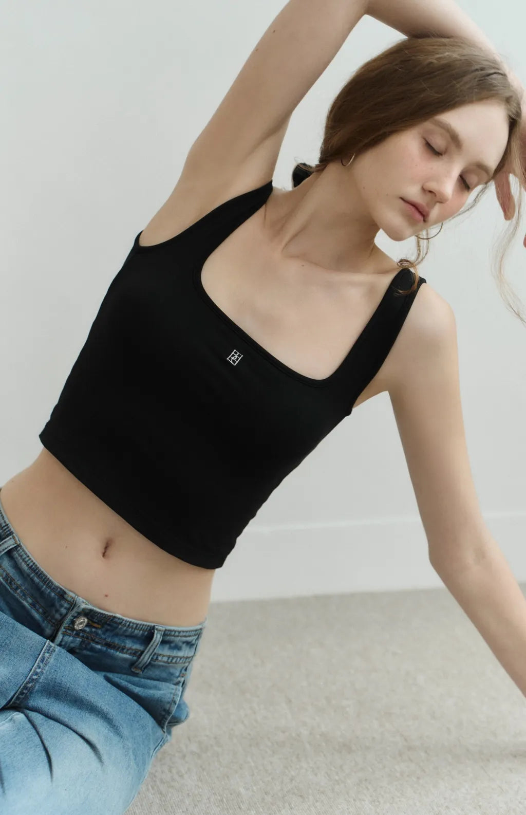 Barely-There Square-Neck Bra Top<br/>輕裸寬肩方領品牌刺繡Bra Top