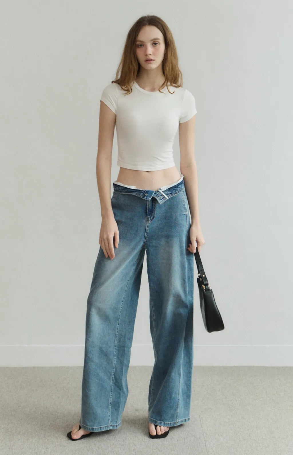Barely-There Crew-Neck Bra Tee<br/>輕裸經典圓領短袖Bra Top