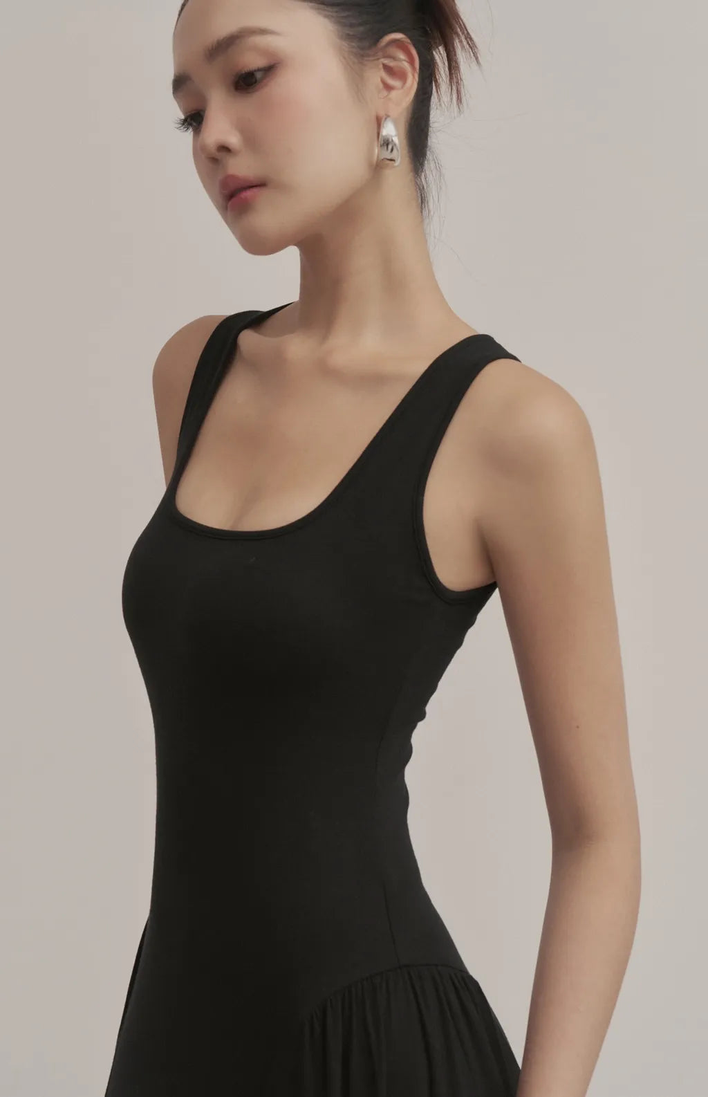 Square-Neck Ruched Maxi Bra Dress<br/>方領削肩抓皺修身Bra Dress