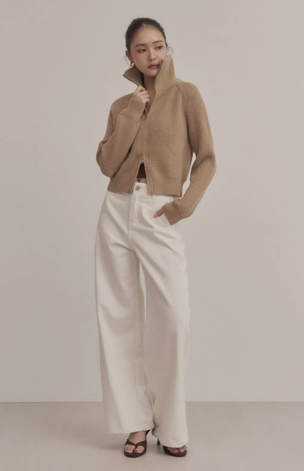 Ribbed Collared Two-Way Zip Knit Jacket<br/>坑條翻領拉鍊針織外套