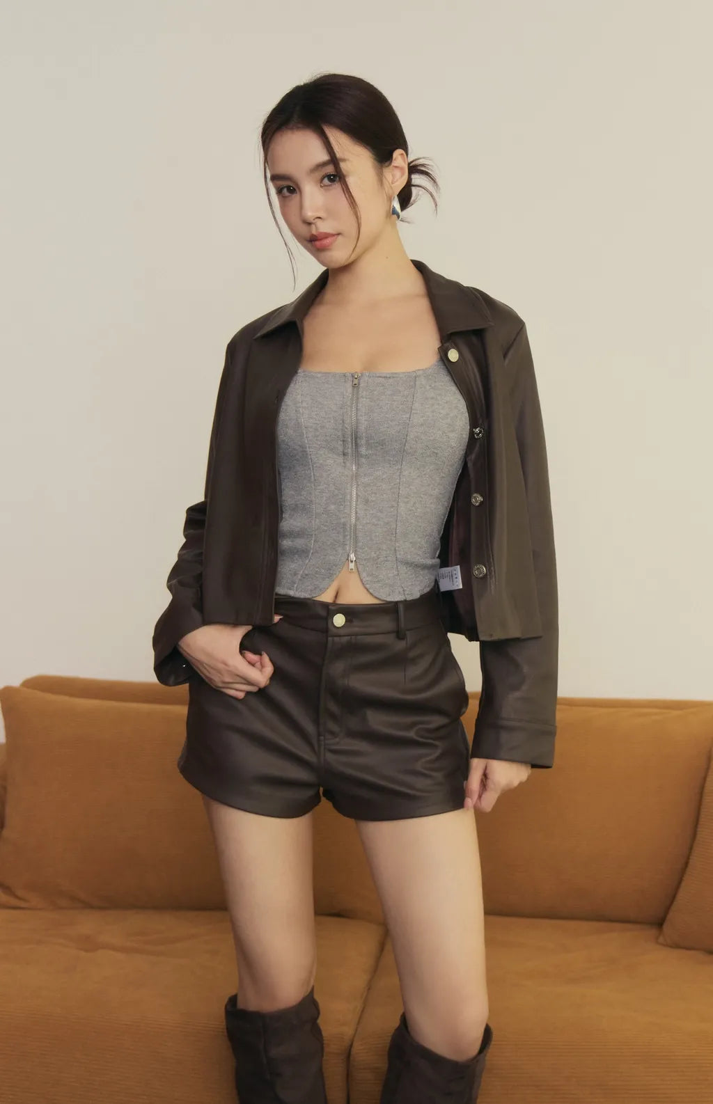 Milu Model High-Waist Leather Shorts霧感高腰皮革短褲 – Milu
