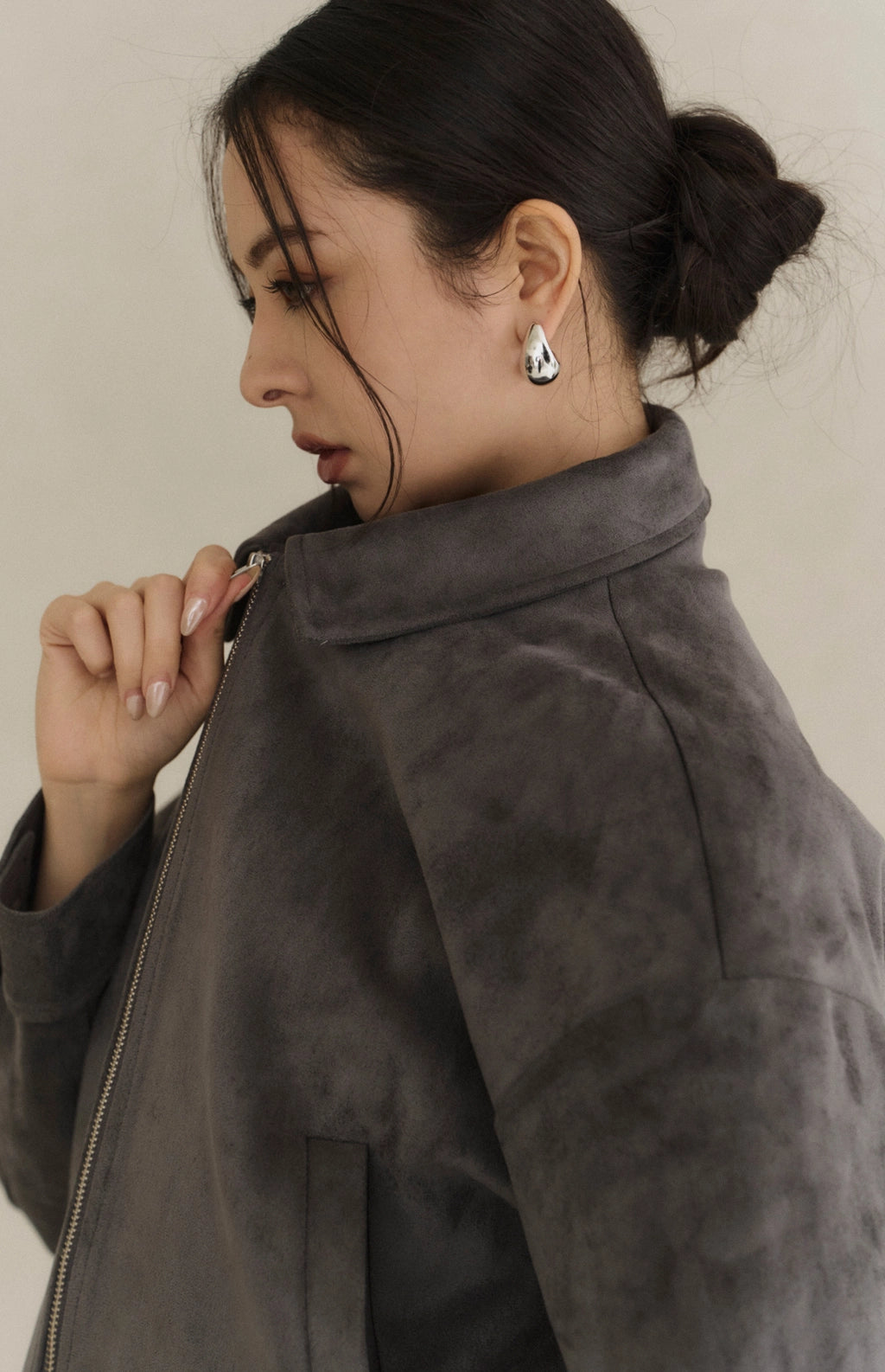 Minimal Suede Collared Zip Jacket<br/>極簡翻領麂皮外套