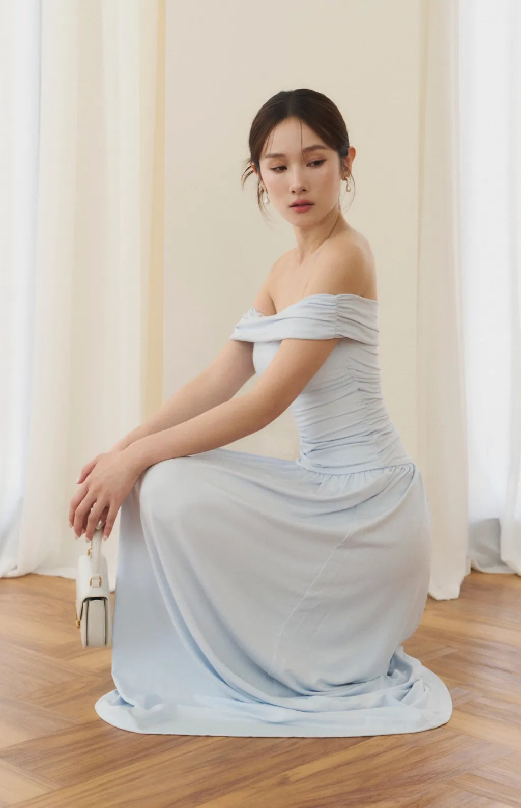 Off-Shoulder Ruched Maxi Bra Dress<br/>法式平肩抓皺修身Bra Dress