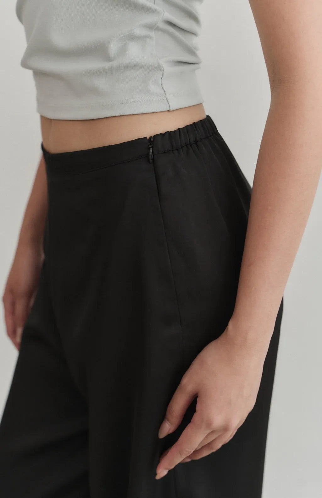 Silky Drapey Wide-Leg Trousers<br/>絲感垂墜寬褲