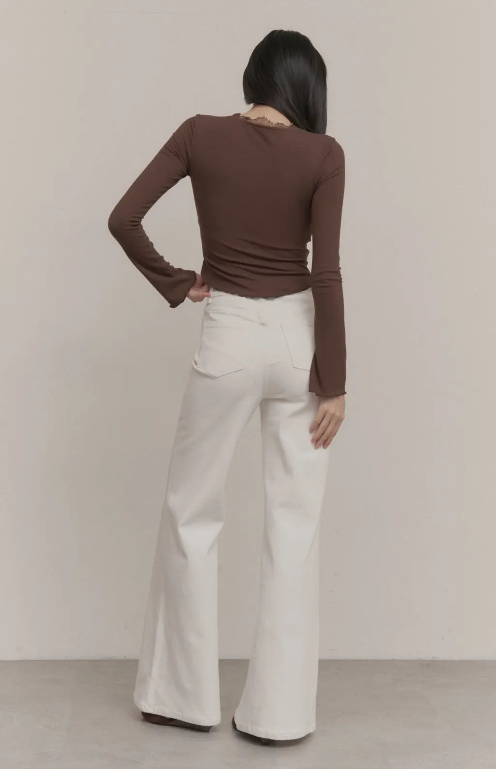 High-Waisted Welt-Pocket Flared Jeans<br/>高腰貼邊口袋牛仔喇叭褲