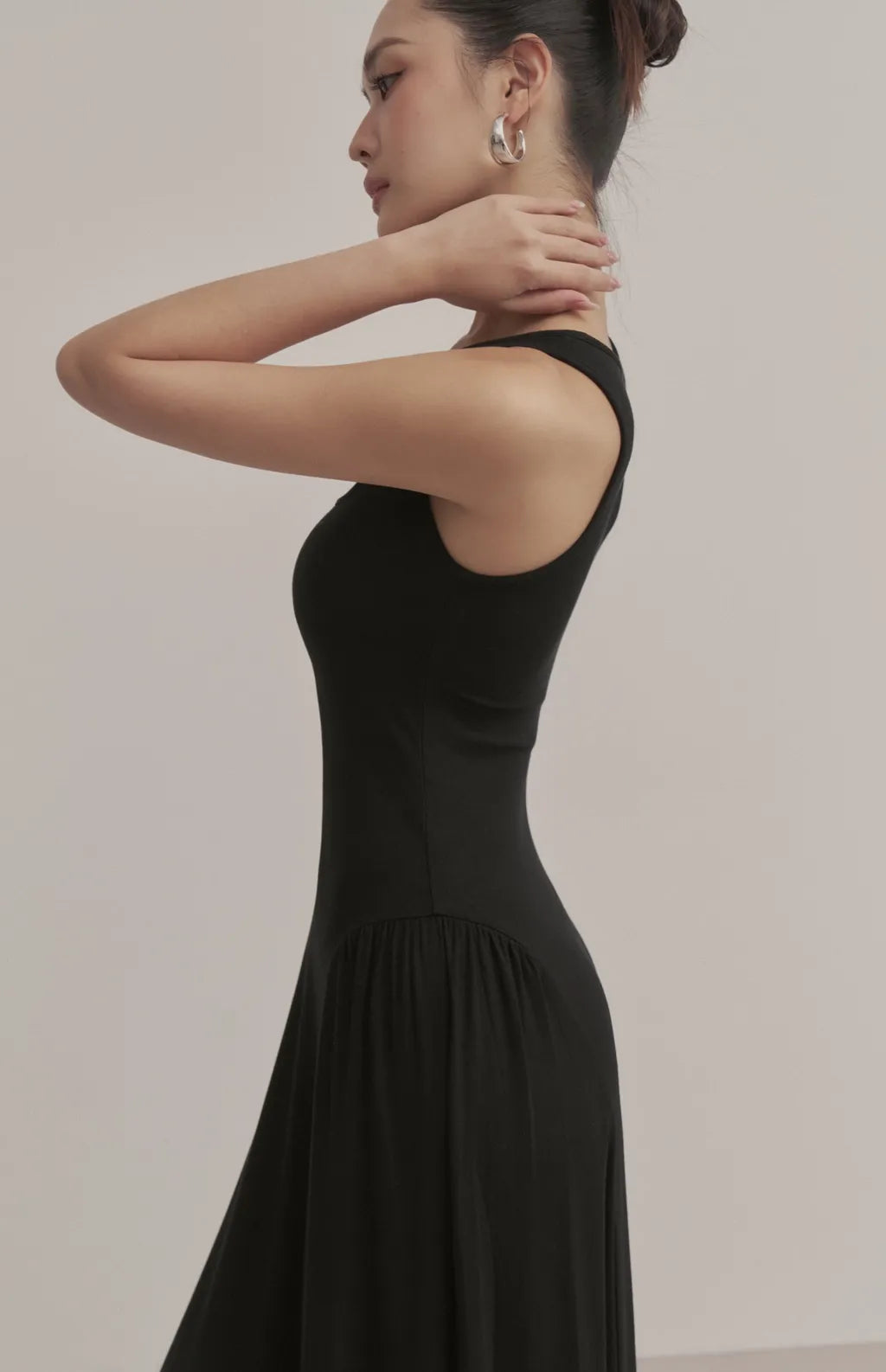 Square-Neck Ruched Maxi Bra Dress<br/>方領削肩抓皺修身Bra Dress